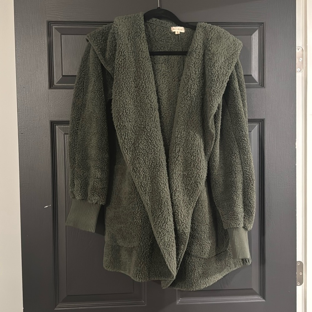 Hem and thread Sherpa jacket